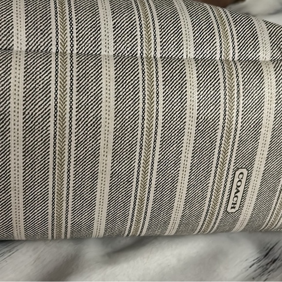 Coach - Picture 4 of 4